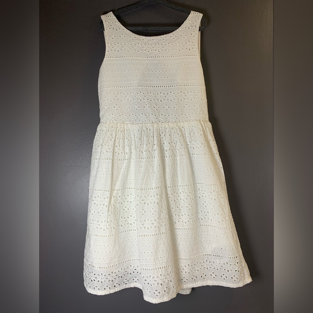 H&M Elegant White Eyelet Open Back dress Size 9
